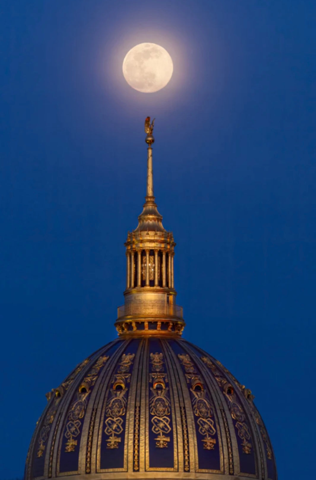 Capitol Dome Full Moon